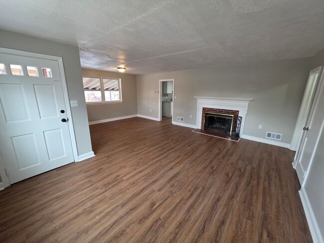 Foto del edificio - 8 W Chestnut Hill Rd