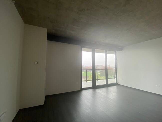 Building Photo - 1450 W Randolph St