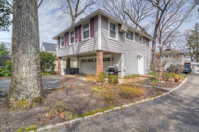 Building Photo - 613 Beacon Blvd