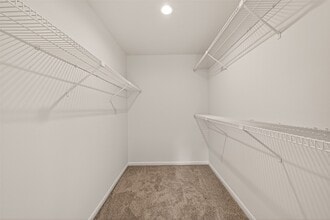 Building Photo - 16 Town Oaks Pl