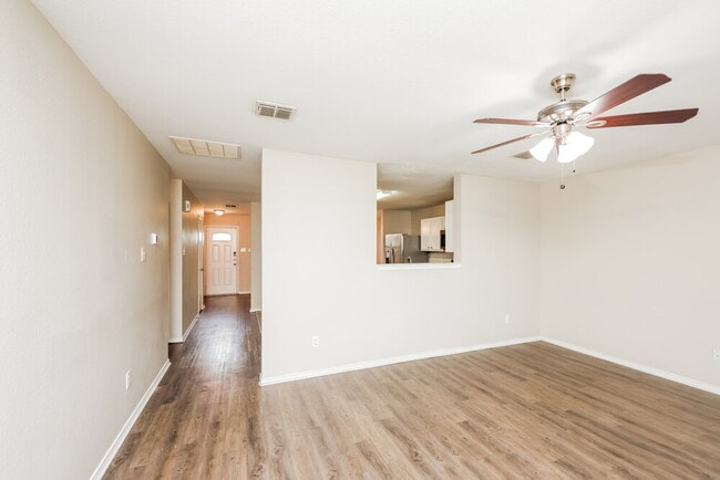 Foto del edificio - 3032 Picket Fence Dr