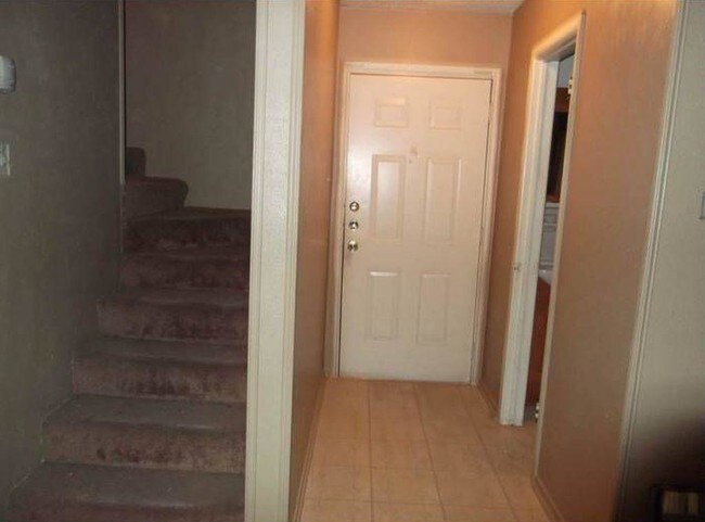 Building Photo - 2208 Cascade Drive