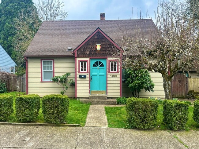 Building Photo - 3 Bedroom 2 Bath McMinnville OR