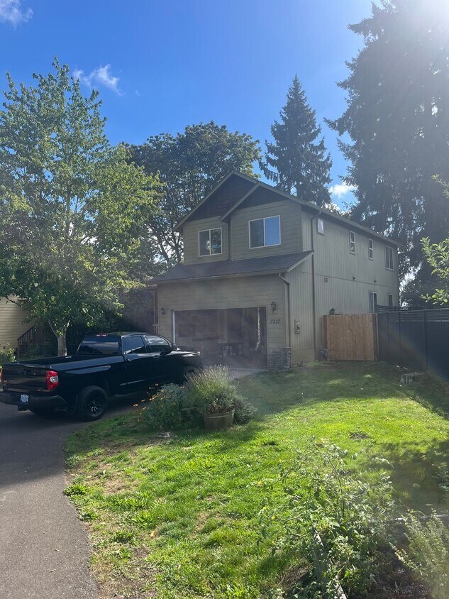 Foto principal - 3-Bedroom 2.5-Bathroom home in Eugene