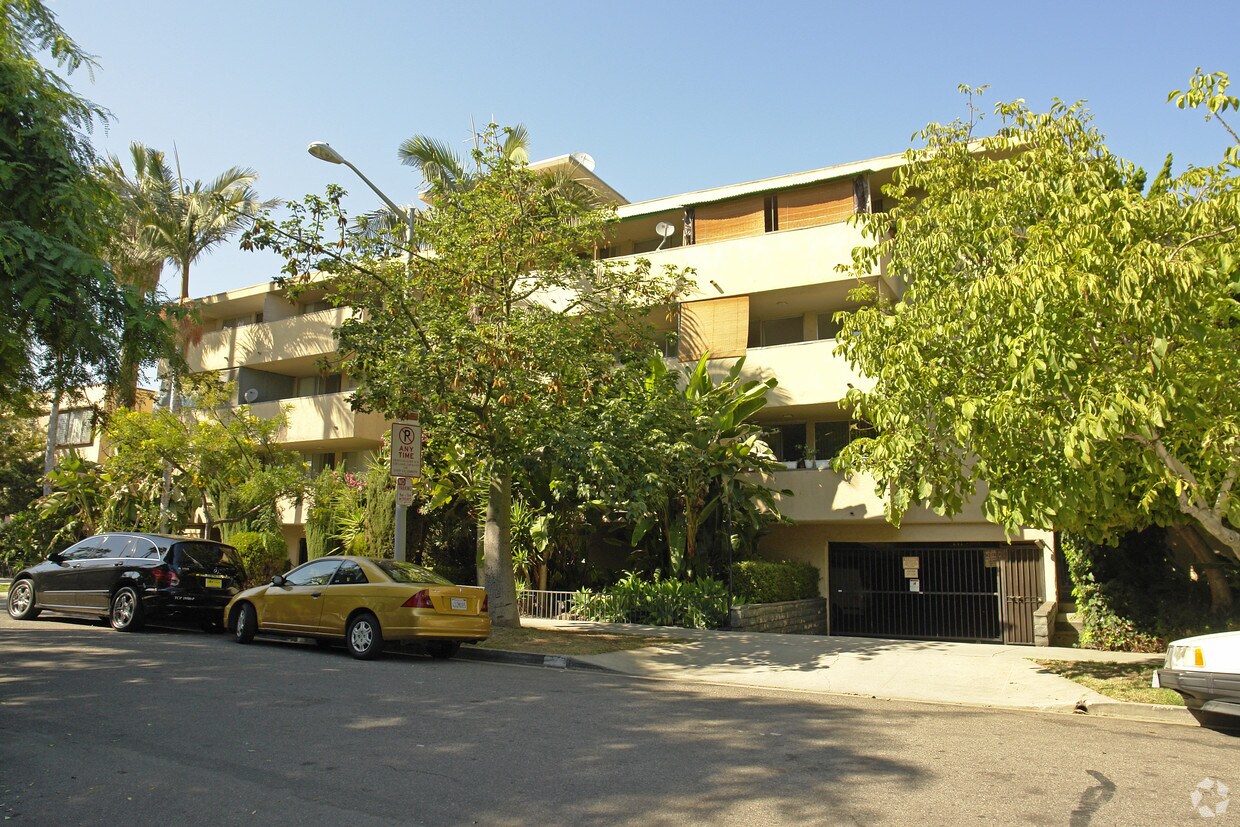 Building - 7705 Hampton Ave