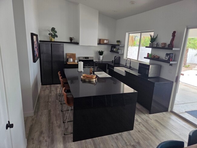 Building Photo - 741 W San Marcos Dr
