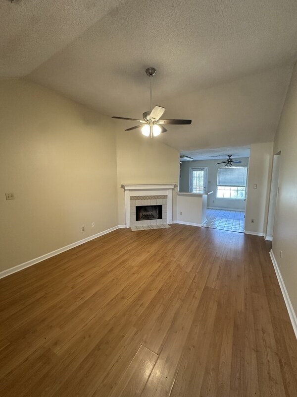 Building Photo - 6968 Bellevue Trce