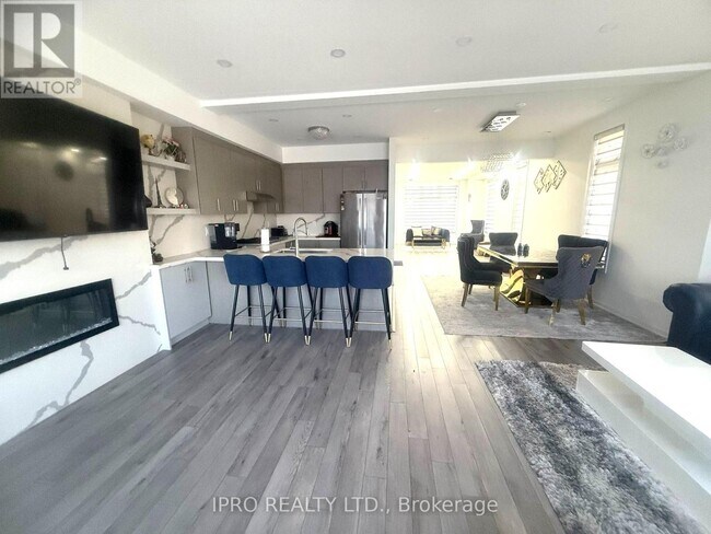Photo du bâtiment - 817-817 Conlin Rd E