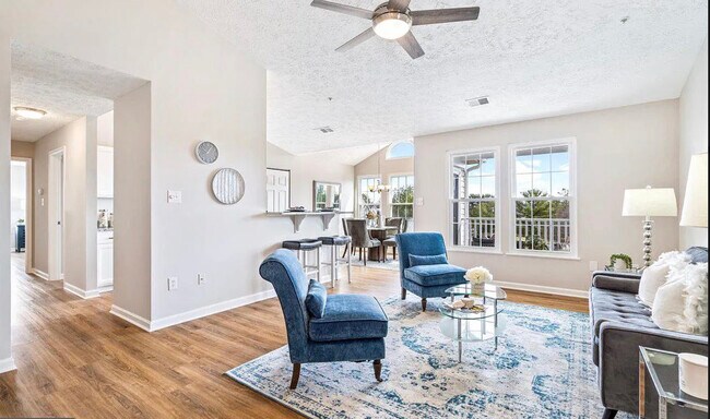 Living room - 5640 Wade Ct