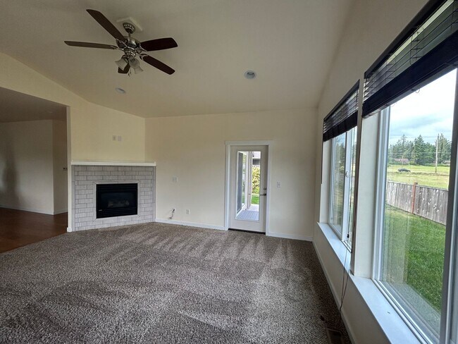 Foto del edificio - 4052 Kinston St.