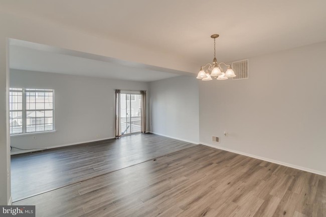 Building Photo - 2364 Hunters Square Ct