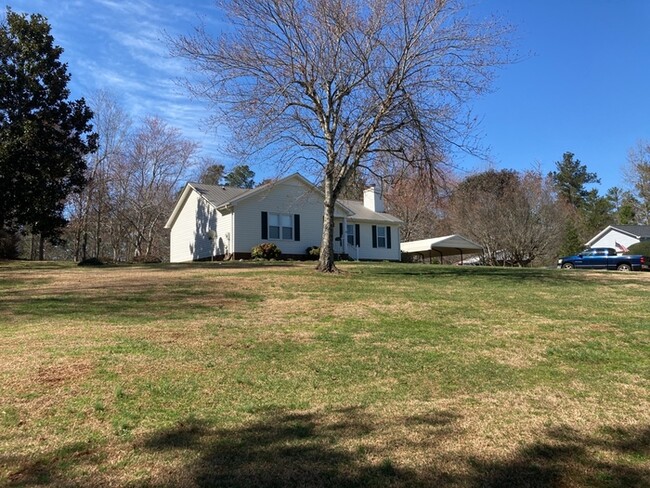 Building Photo - Beautiful Piedmont Home