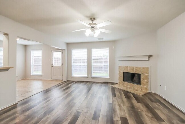 Building Photo - 23305 Tuttle Ct