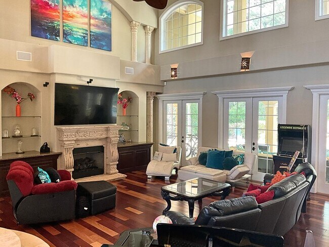 Building Photo - 664 Oxbow Dr