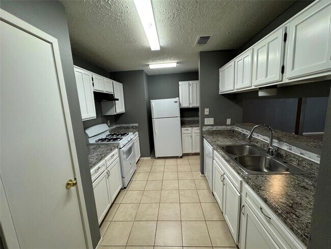 Foto del edificio - 2310 Autumn Springs Ln