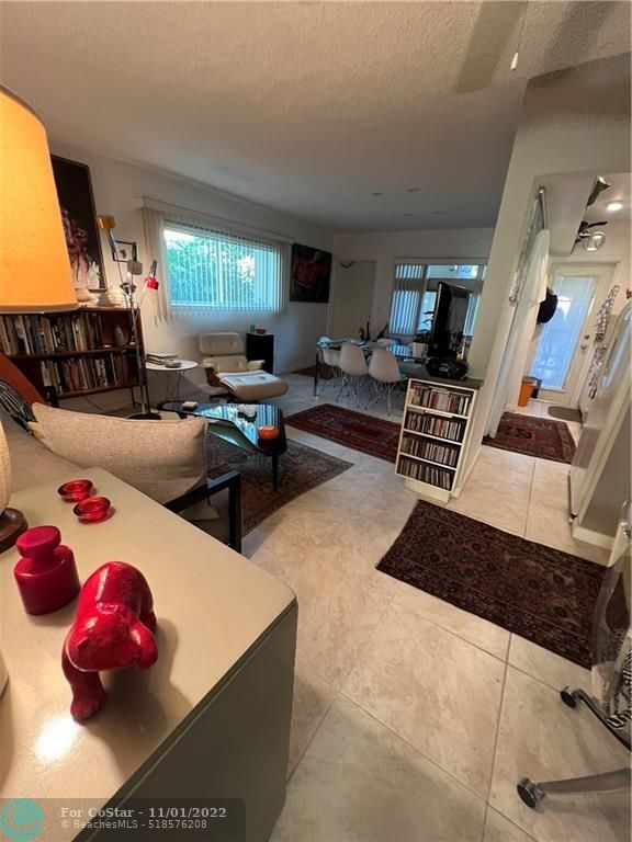 Foto del edificio - 2110 NE 39th St