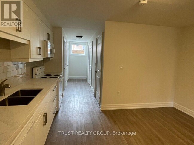 Building Photo - 129 Coleridge Ave