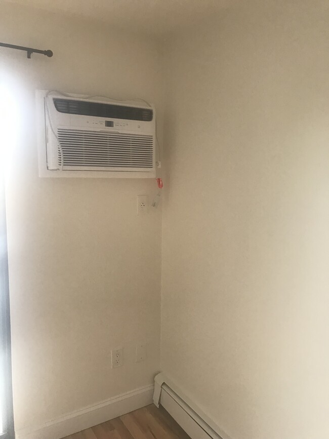 Wall A/C - 29 Harvard Ave