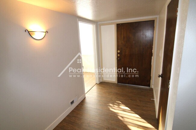 Building Photo - 3 br, 2 bath House - 6676 Gloria Drive