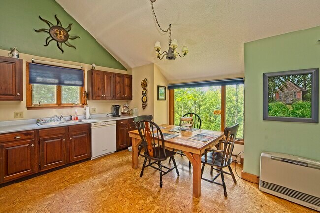 Building Photo - 155 Snowood Dr