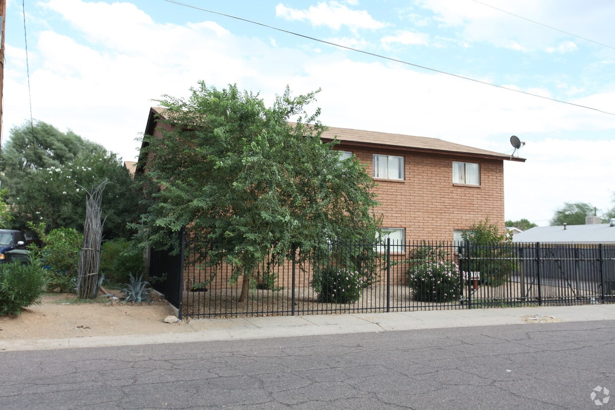 Building Photo - 9617 N 11th Ave