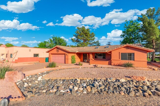 Building Photo - 105 Chaparral Dr
