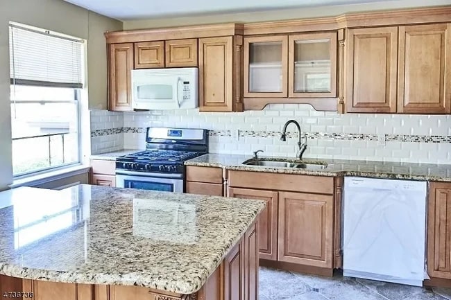 Kitchen - 807 Mountain Ave