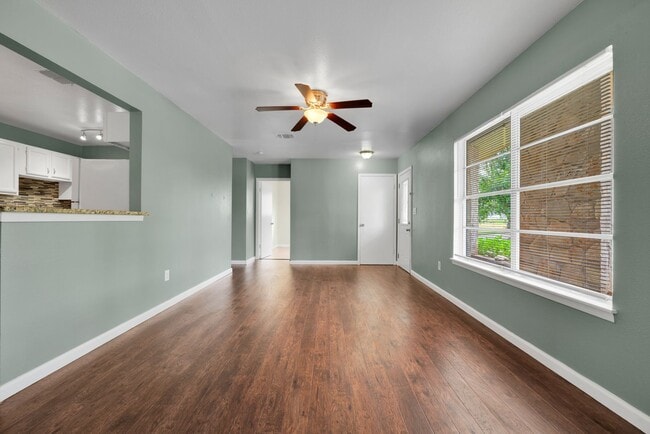 Building Photo - 417 E Lindbergh Blvd