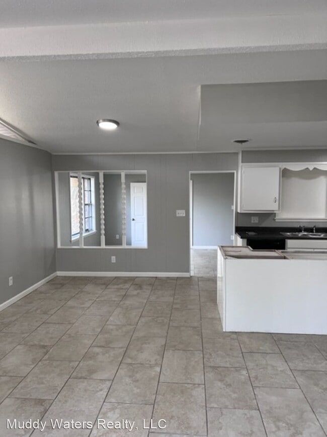 Building Photo - 4 br, 2 bath House - 1913 Simpson Dr