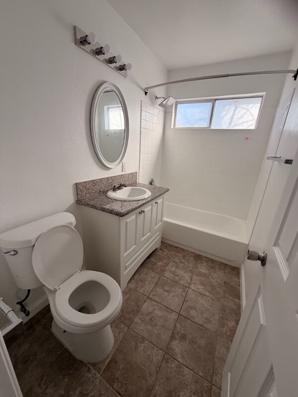 Foto del edificio - 44056 Date Ave