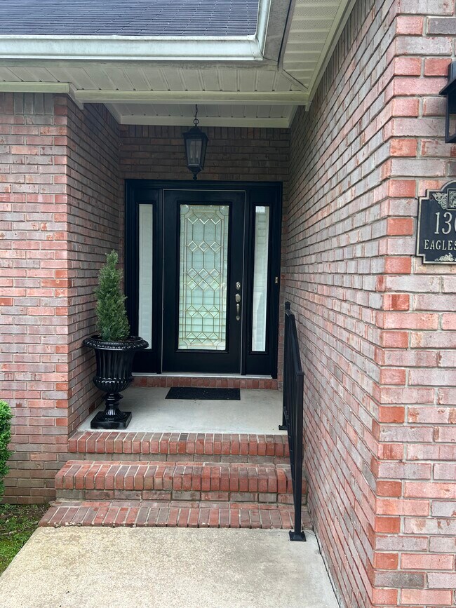 Foto del edificio - 1305 Eagles Ln