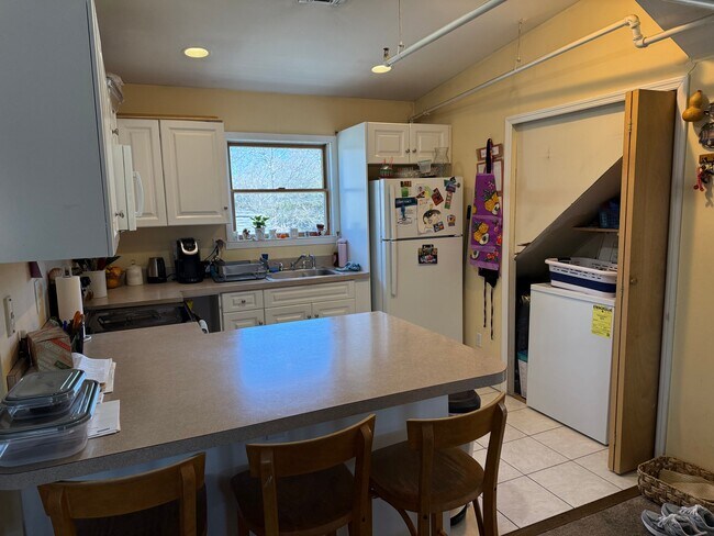 Foto del edificio - 64 Old Riverhead Rd