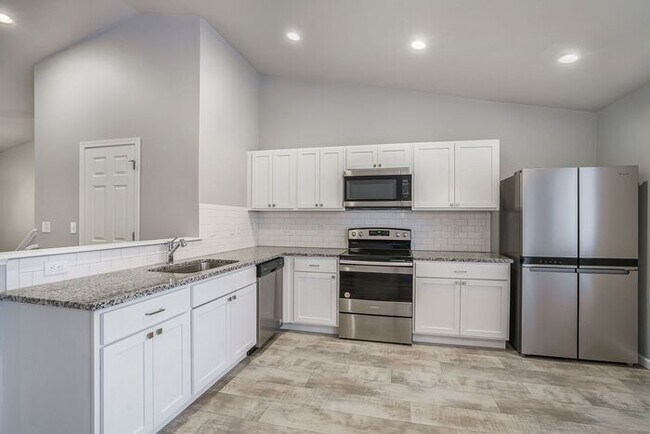Building Photo - 5685 Claremount St