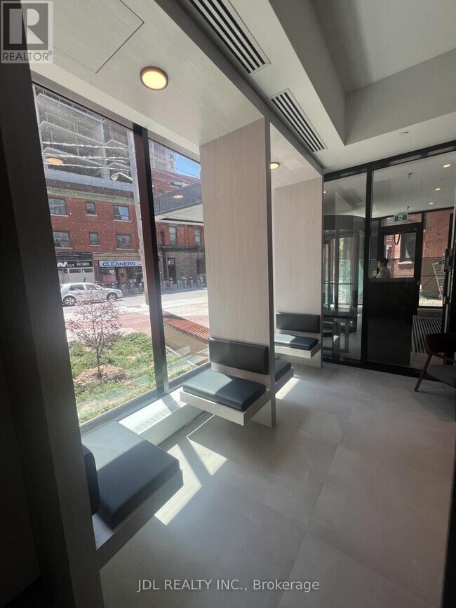 Photo du bâtiment - 609 Sherbourne St