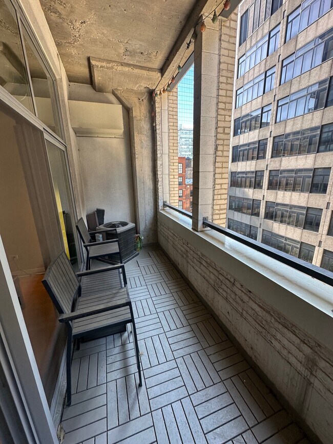 Foto del edificio - 565 W Quincy St