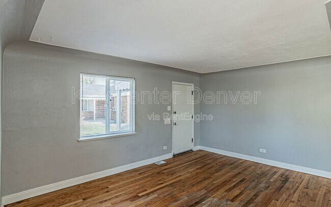 Foto del edificio - 1570 Trenton St