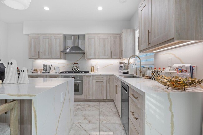Foto del edificio - Spacious 3BR Townhome in Sylmar