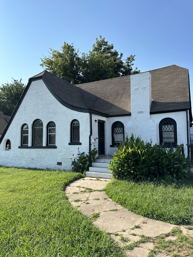 Primary Photo - 1108 NE 16th St