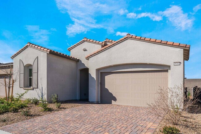 Building Photo - Sophisticated Single-Level Retreat!