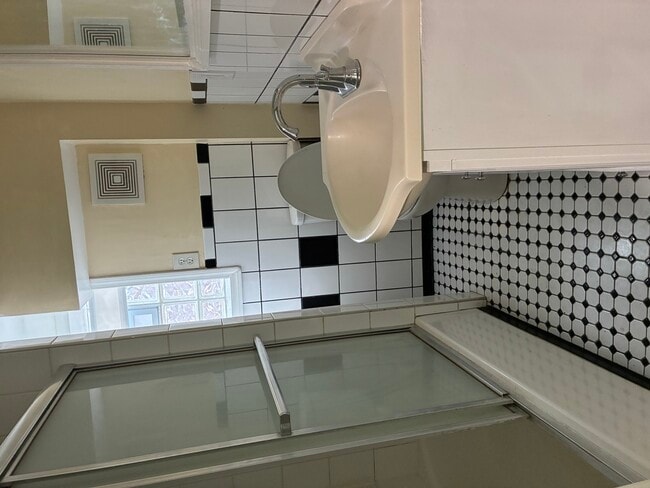 Foto del edificio - 6246 N Oakley Ave