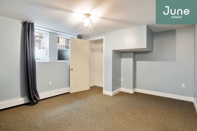 Foto del edificio - ROOM ONLY in 4-bed/2.0-bath Home