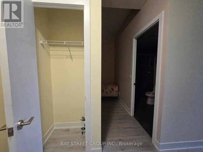 Building Photo - 9471 Yonge St