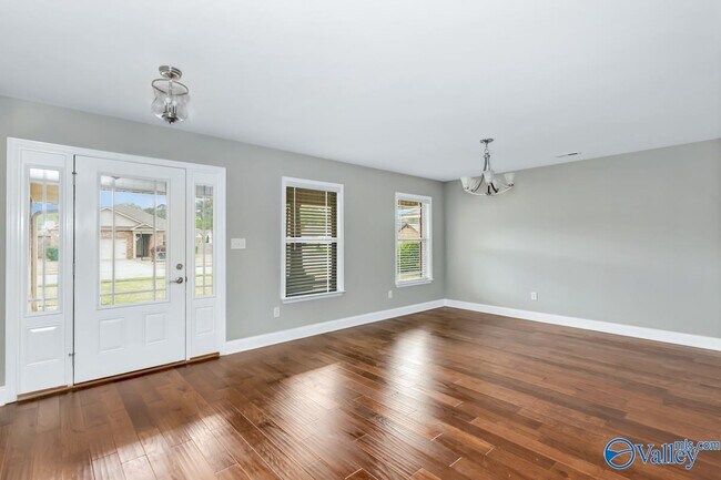 Foto del edificio - 102 Chadswalk Ln