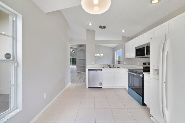 Building Photo - 182 Canary Island Cir