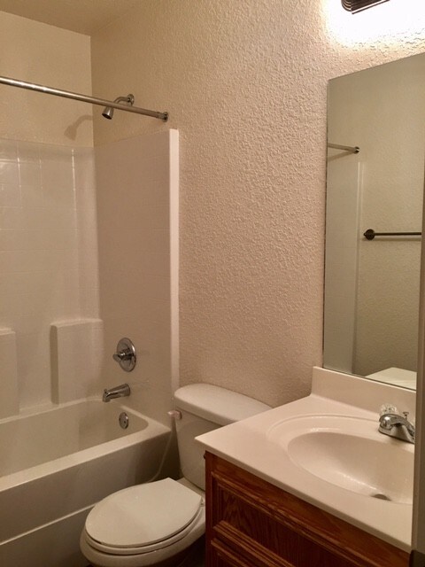 Building Photo - 911 Rosewood Dr