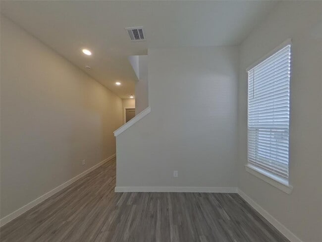 Building Photo - 9835 Willow Creek Commerce Dr