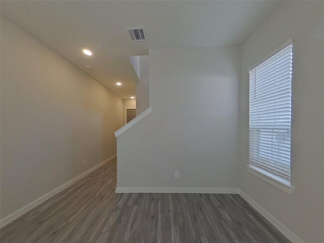 Foto del edificio - 9835 Willow Creek Commerce Dr