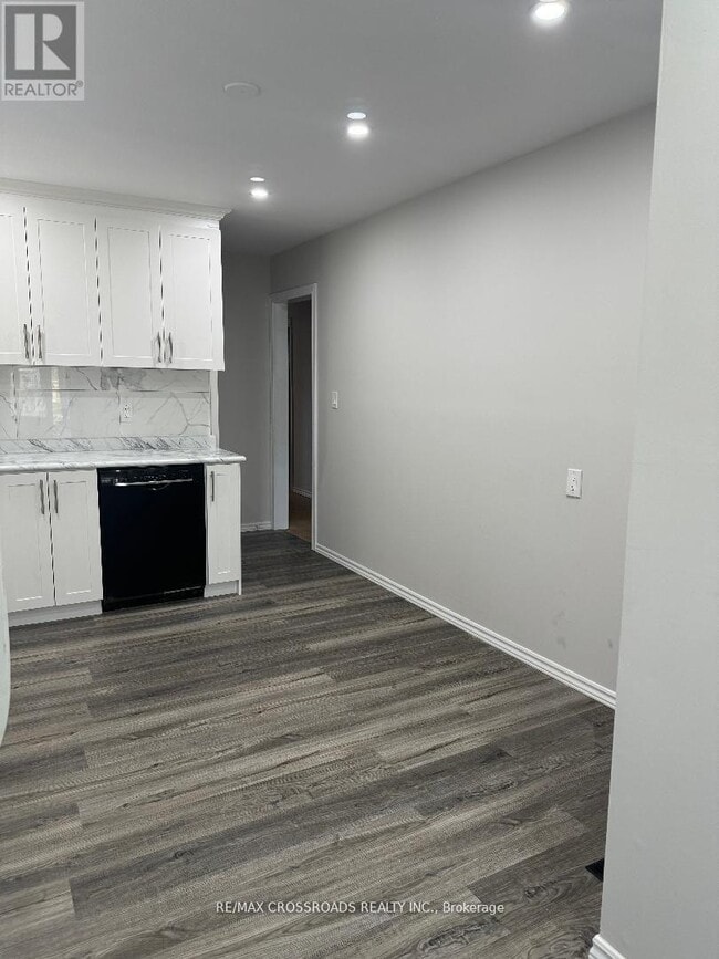 Building Photo - 24 Cole Ave