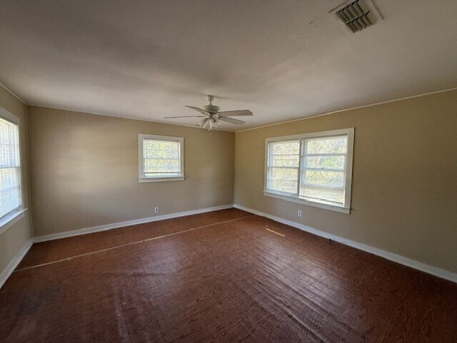 Building Photo - 1606 SW 2nd Dr