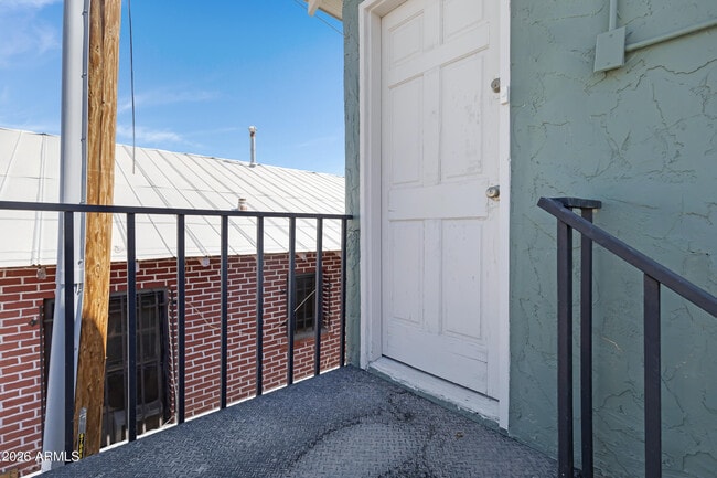 Building Photo - 1108 E Portland St